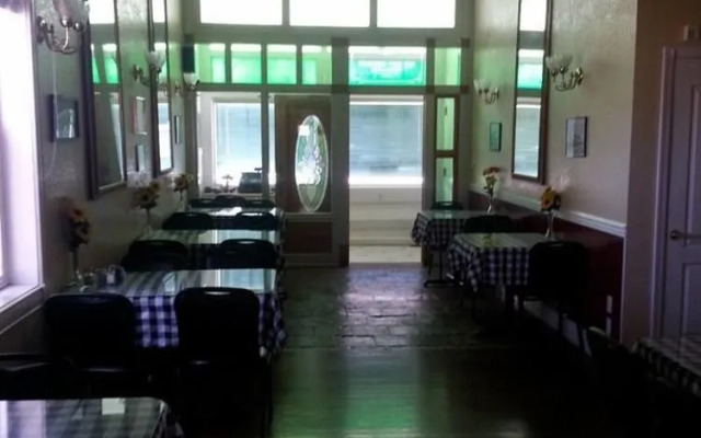 All Aboard Cafe and Inn