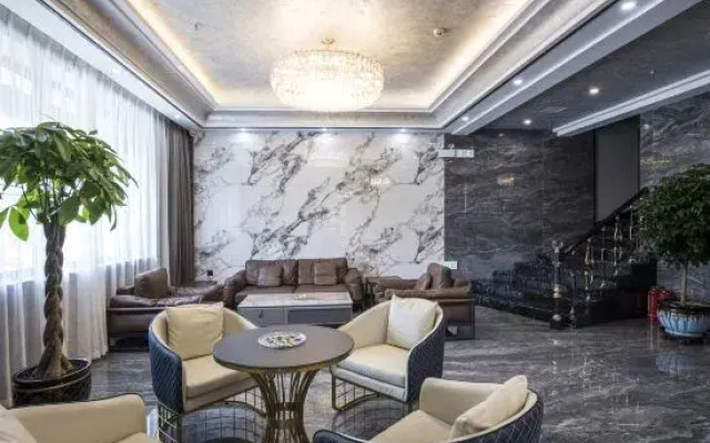 Heilongchen Business Hotel (Heihe Railway Station)