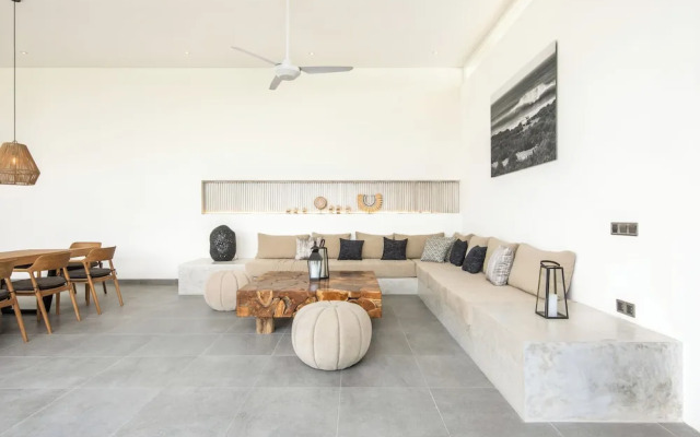 Spectacular 4BR Villa, 400m to Beachfront Elegance