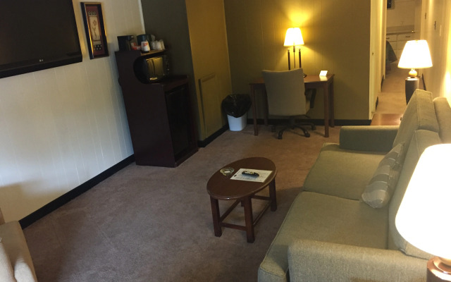 Rodeway Inn & Suites - Charles Town, WV