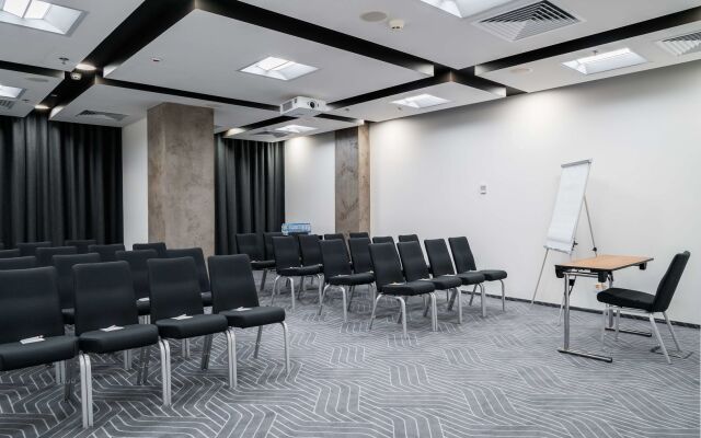 Park Inn by Radisson Kyiv Troyitska