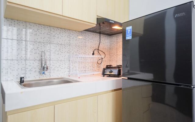 Comfort And Modern 2Br At Royal Heights Apartment