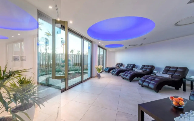 Asterias Beach Hotel