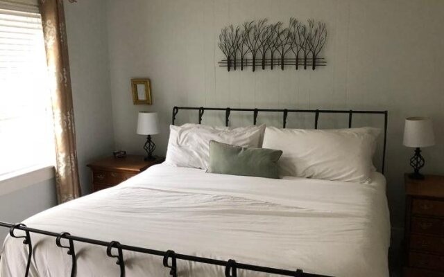 The Frogtown Inn And 6 Acres Restaurant