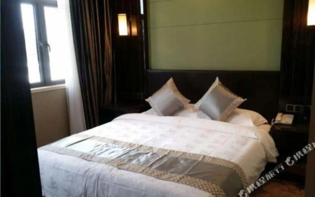 Longhua Ying Hotel