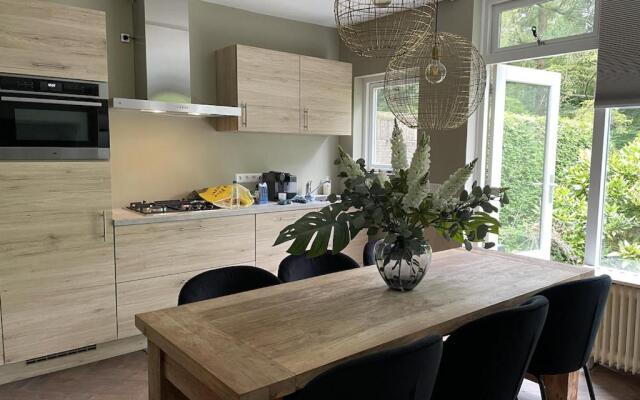Comfortabel tot rust komen in het Veluwse bos