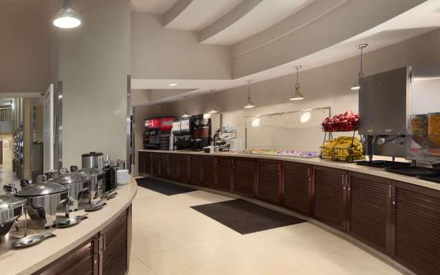 Embassy Suites by Hilton Alexandria Old Town