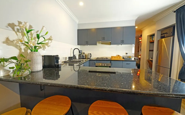 Self-contained Retreat 3BR WiFi Parking