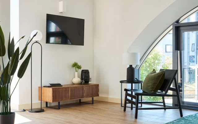 Kew Bridge by Viridian Apartments