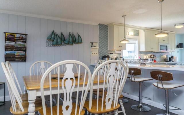 Breezy Oaks by Oak Island Accommodations