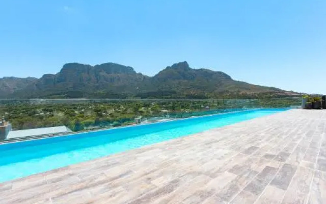 Newlands Peak Aparthotel