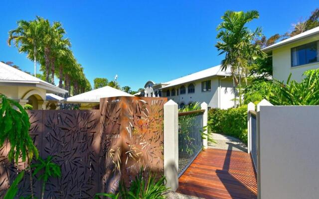 Palm Cove Get a Way