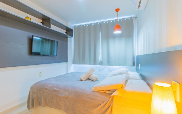 Porto Plaza #210 - Triple Flat by Carpediem