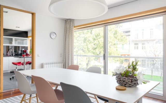 Pretty Porto Apartment by Soulsharing