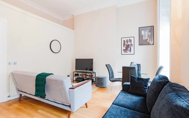 Upper Berkeley Street Flats