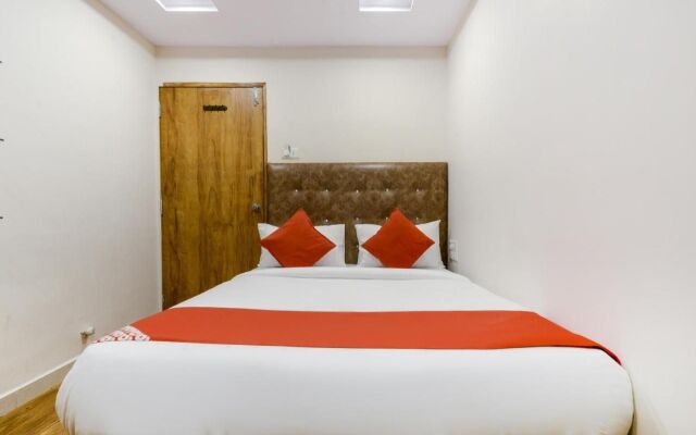 OYO 70998 Hotel Safari Inn