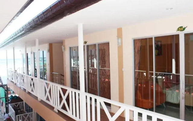 Barberry Beach Resort