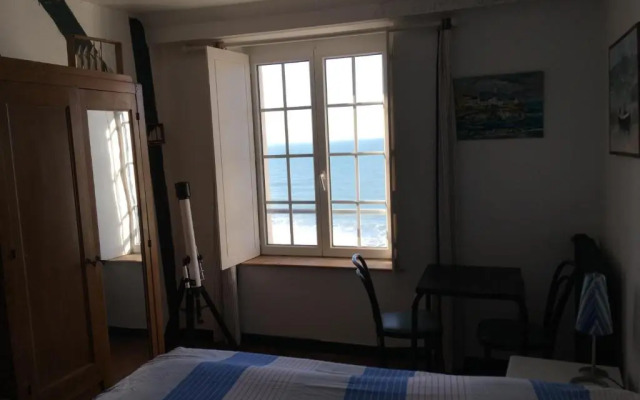 Face A La Mer , L Artiste