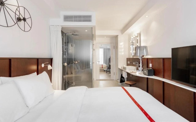 RUBY LUCY HOTEL LONDON by IHG