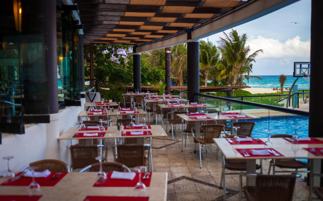 The Reef Playacar Beach Resort & Spa