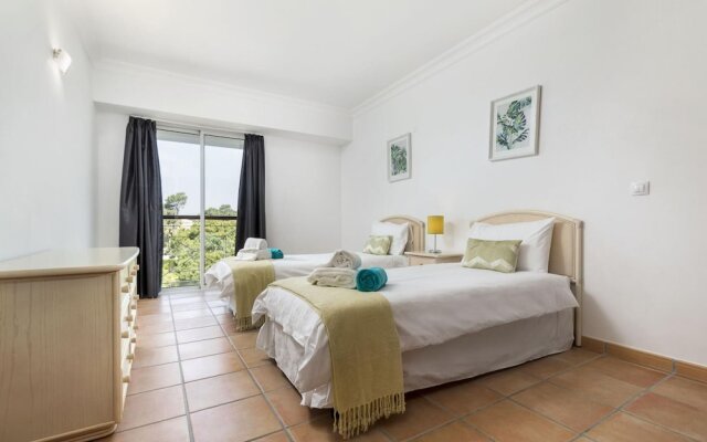 Stylish 3 Bedroom Apartment in Vila Sol Resort