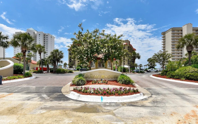 Summerhouse by Book That Condo