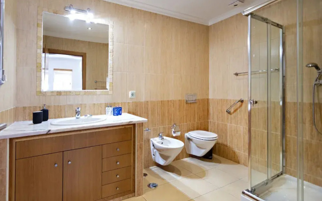 Pink House in Faro With 3 Bedrooms and 3 Bathrooms
