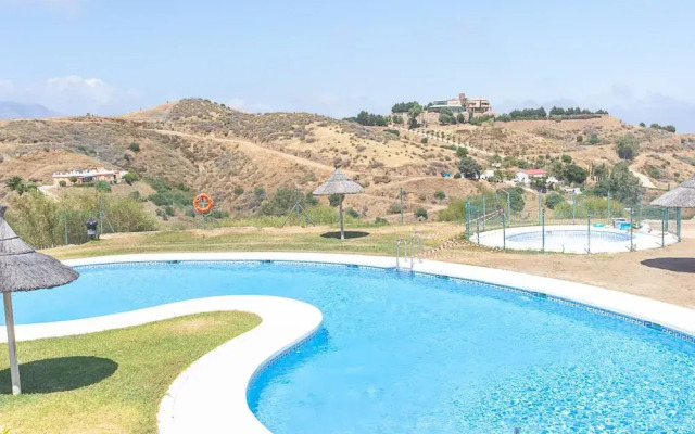 Pool Apt Calahonda 2 With Sea View