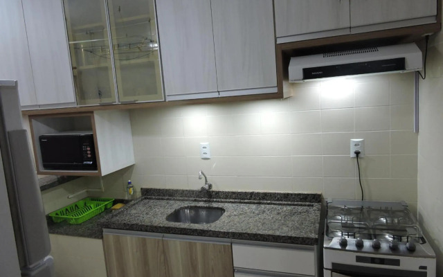 Apto 2 quartos no centro de Bombinhas, 130 metros praia