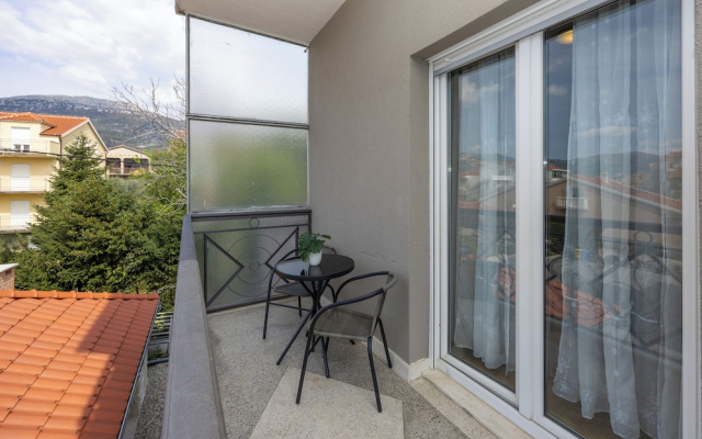 Double bed Room With Private Bathroom and Balcony
