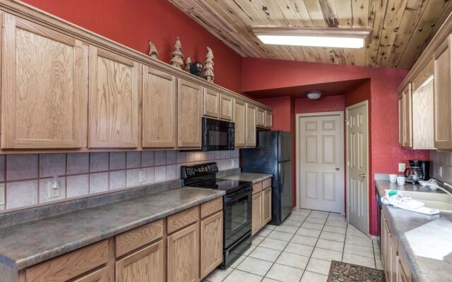 Bear Butte Lodge by Vtrips