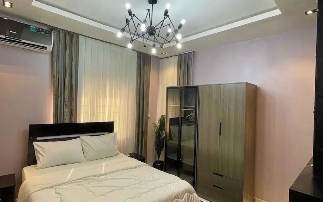 Pine Crest Hotel and Suites