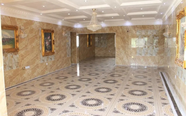 Grand Emperor Hotel