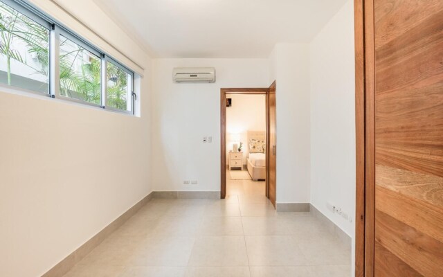 Stay and Feel Comfortable in This Spacious and Modern Apartment
