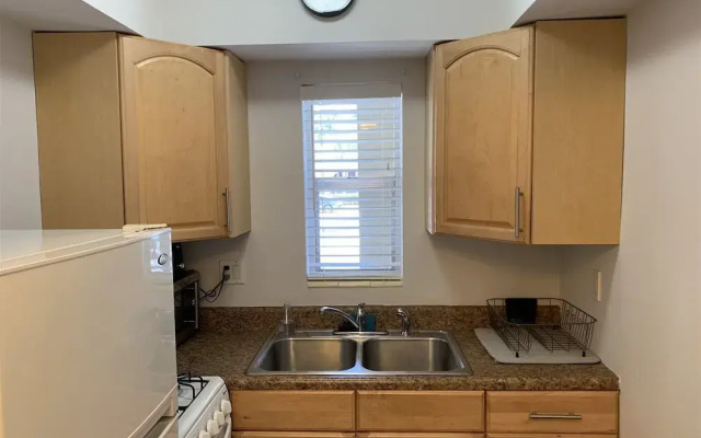 Cozy Coconut Grove Studio