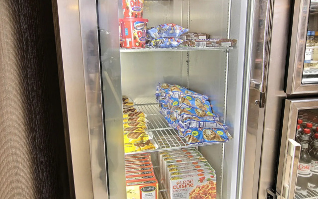 Holiday Inn Express Fargo-West Acres by IHG