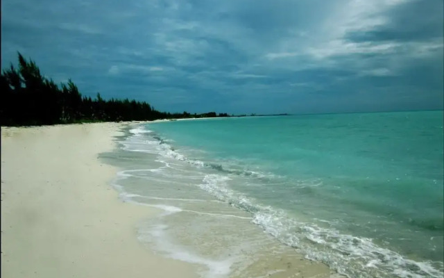 The Blue Inn Villa, 3 Bedroom Vacation Home