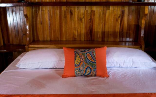 Hotel La Isla Inn