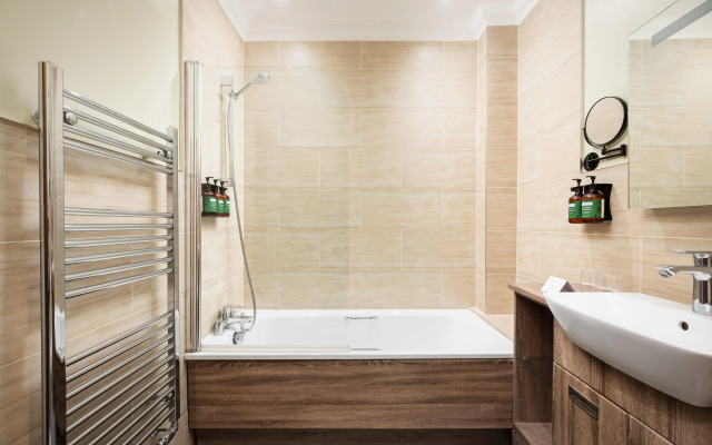 voco Lythe Hill Hotel & Spa by IHG