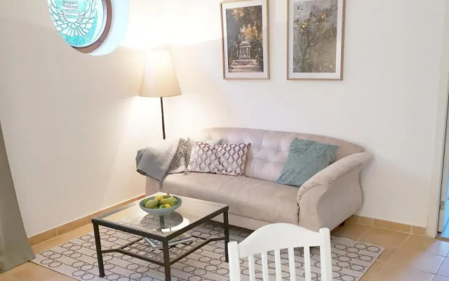 Hillside Apartment with AC & heating in Grande Maison