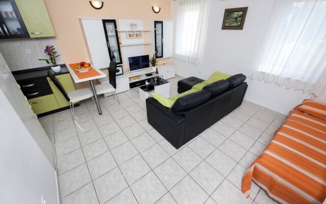 Apartment Tomy / Studio A2