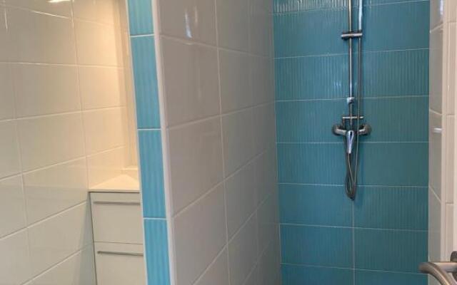 Appart 2ème ligne vue mer, 2 chambres, clim, internet, parking