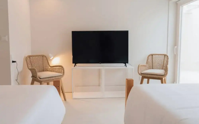 Silveira Bay Lounge Retreat