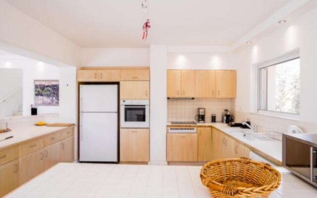 Deluxe Villa w/ Pool 5 bdrm