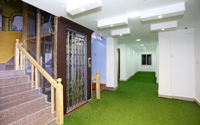 OYO 9855 Hotel Royal Suites