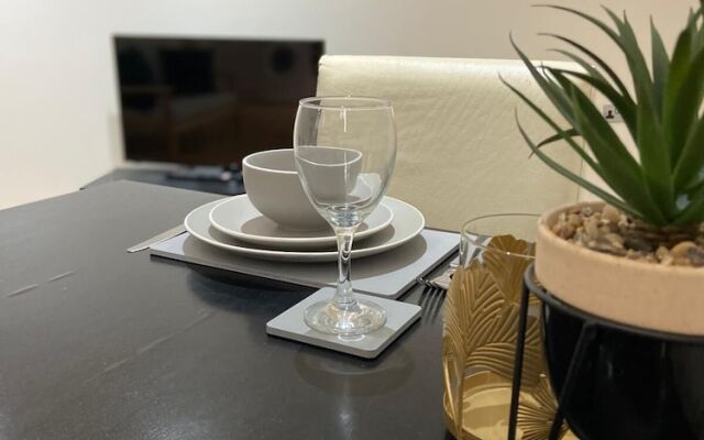 Modern 1 Bed Apartment