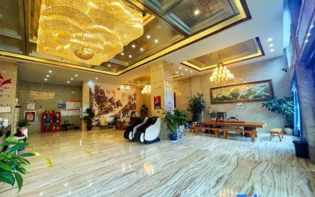 Kaijing Grand Hotel (Jinping Passenger North Station)
