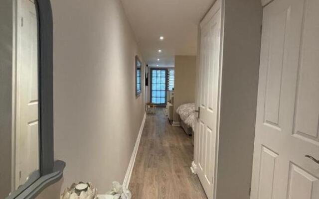 Dancy Mews Over 30's Only apartment