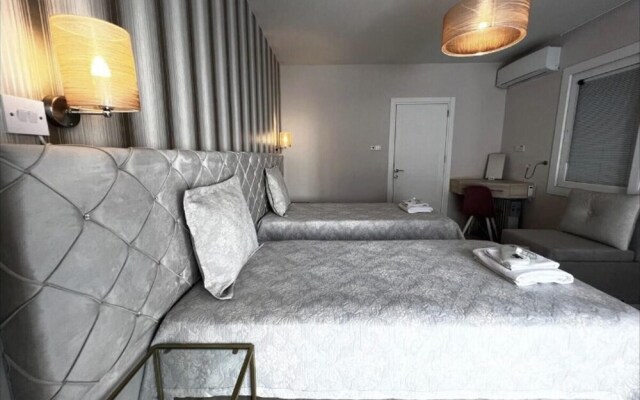 Sema Villa in Kyrenia, 4 Bedroom Villa, Sleeps 8