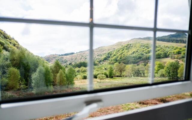 Ty Afon, River House